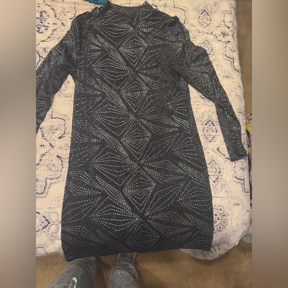 VENUS Black and White Large Patterned Long Sleeve Dress